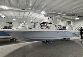 2026 Robalo 246 Cayman Alloy Gray  Boat